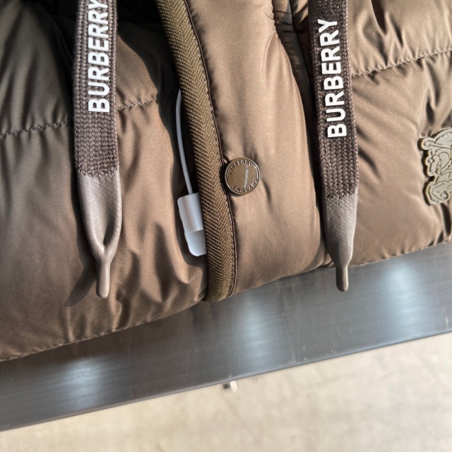 버버리 BURBERRY 남성 패딩조끼 BBR3845