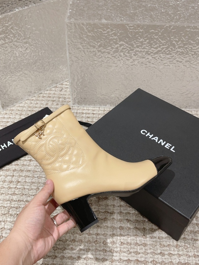 샤넬 CHANEL 여성 앵클 부츠 C01329