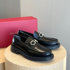 페레가모 FERRAGAMO 남성 로퍼 FM08706