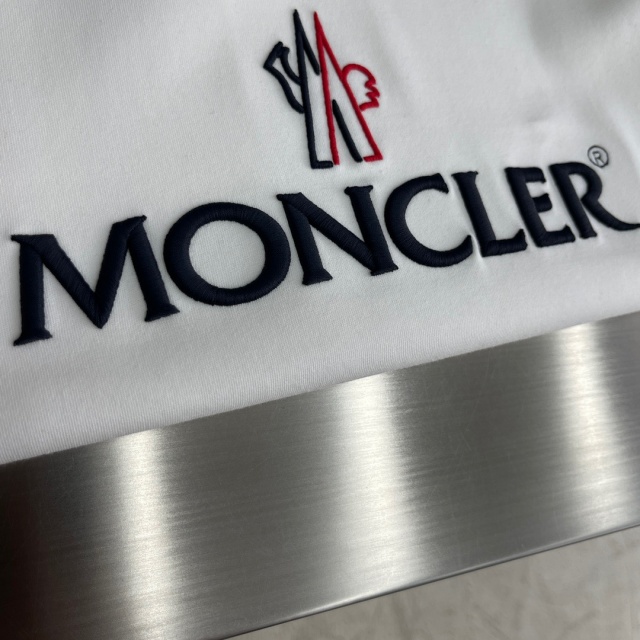 몽클레어 Moncler 남성 라운드 긴팔 M03020