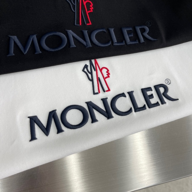 몽클레어 Moncler 남성 라운드 긴팔 M03020