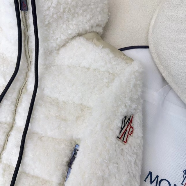 몽클레어 Moncler 여성 패딩 M03028