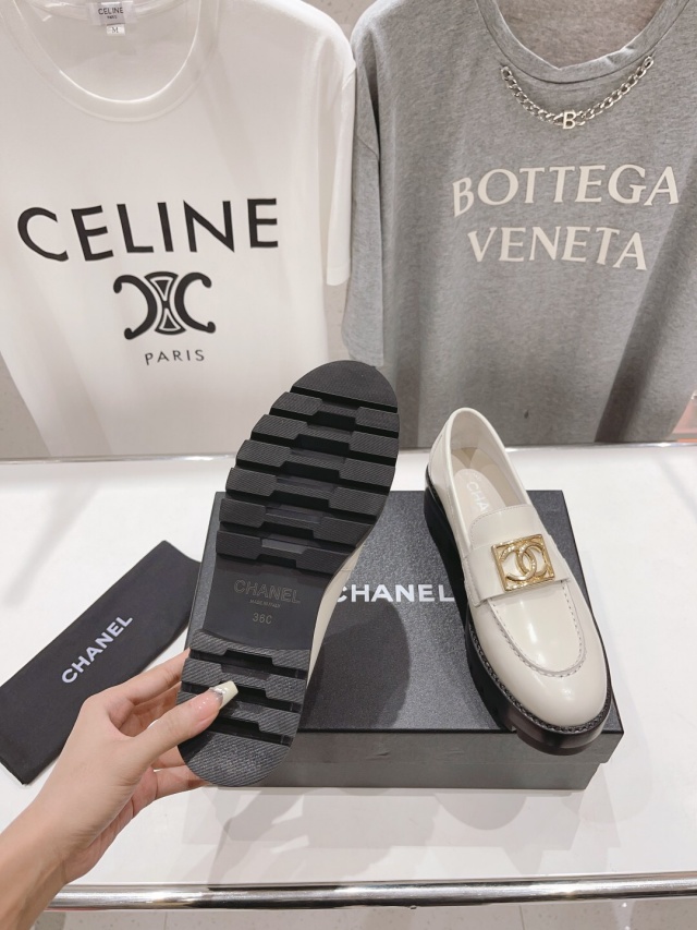 샤넬 CHANEL 여성 로퍼 C01425