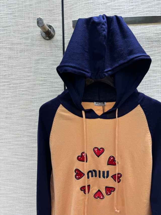 미우미우 MIUMIU 여성 긴팔티 MU01637