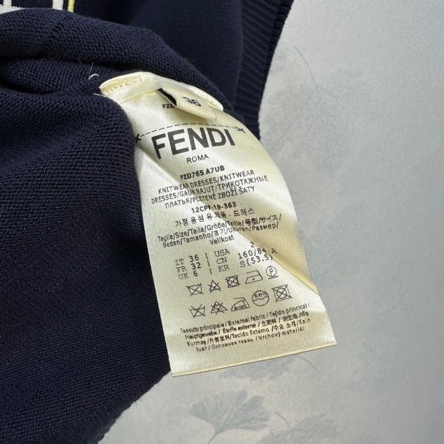 펜디 FENDI 여성 니트 반팔 F1064