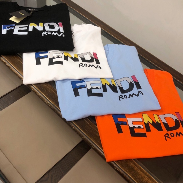 펜디 FENDI 남성 라운드 반팔 F1105