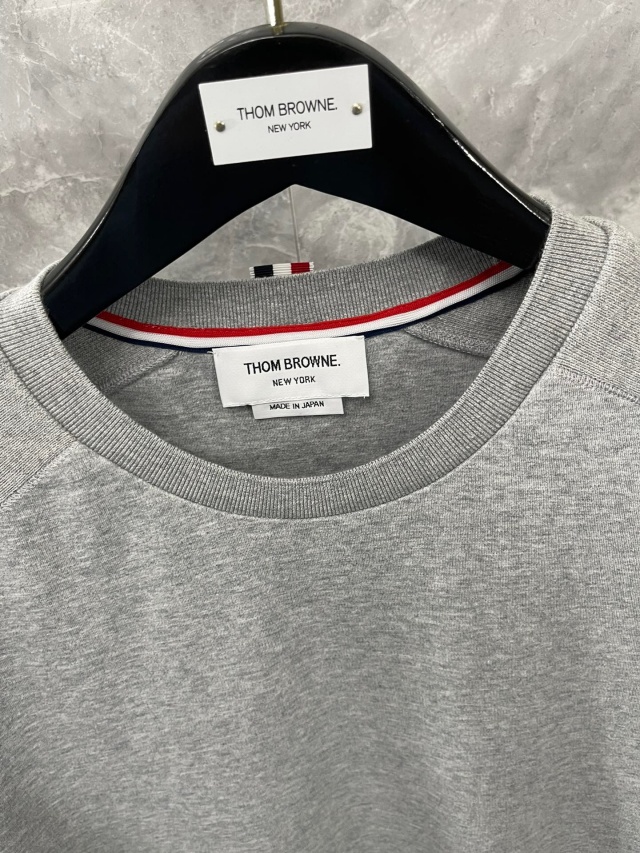 톰브라운 THOMBROWNE 남성 라운드 반팔 T5073