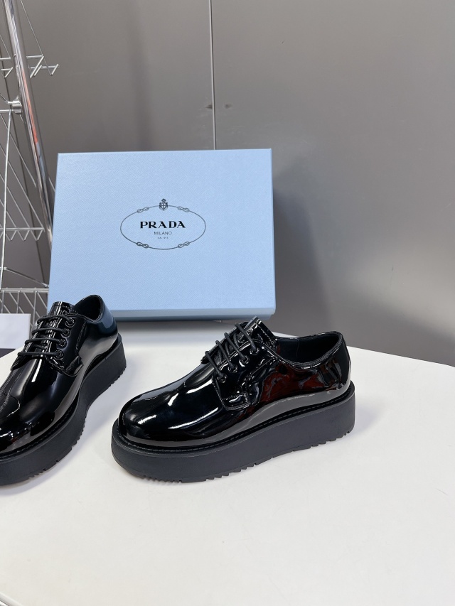 프라다 PRADA 여성 로퍼 PR157