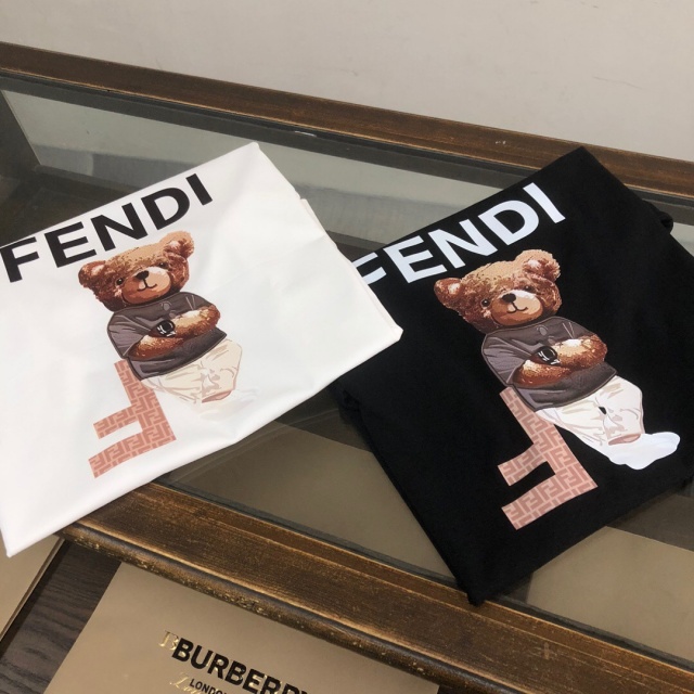 펜디 FENDI 남성 라운드 반팔 F1119