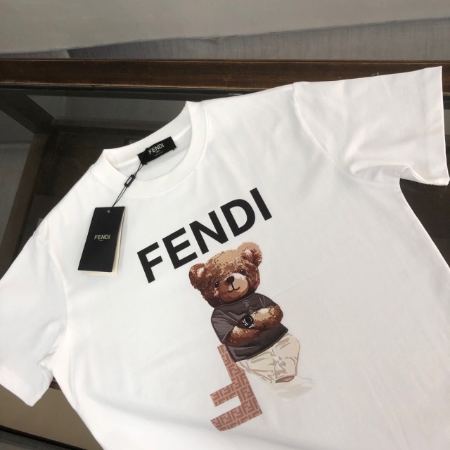 펜디 FENDI 남성 라운드 반팔 F1119