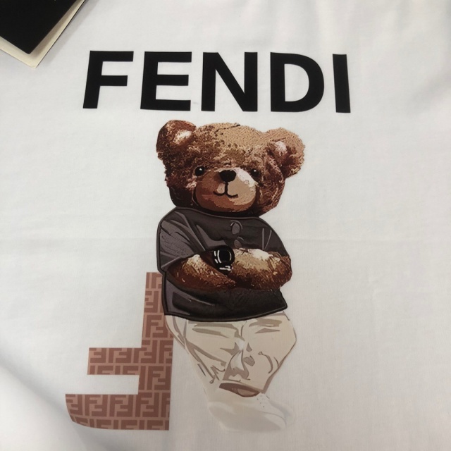 펜디 FENDI 남성 라운드 반팔 F1119