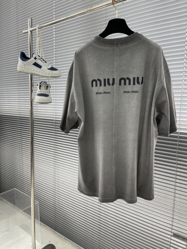 미우미우 MIUMIU 남성 라운드 반팔 MU01812