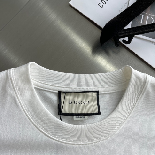 구찌 GUCCI 남성 라운드 반팔 GU5940