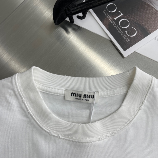 미우미우 MIUMIU 남성 라운드 반팔 MU01833