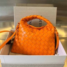 보테가 BOTTEGA VENETA 여성 토트백 BO0946