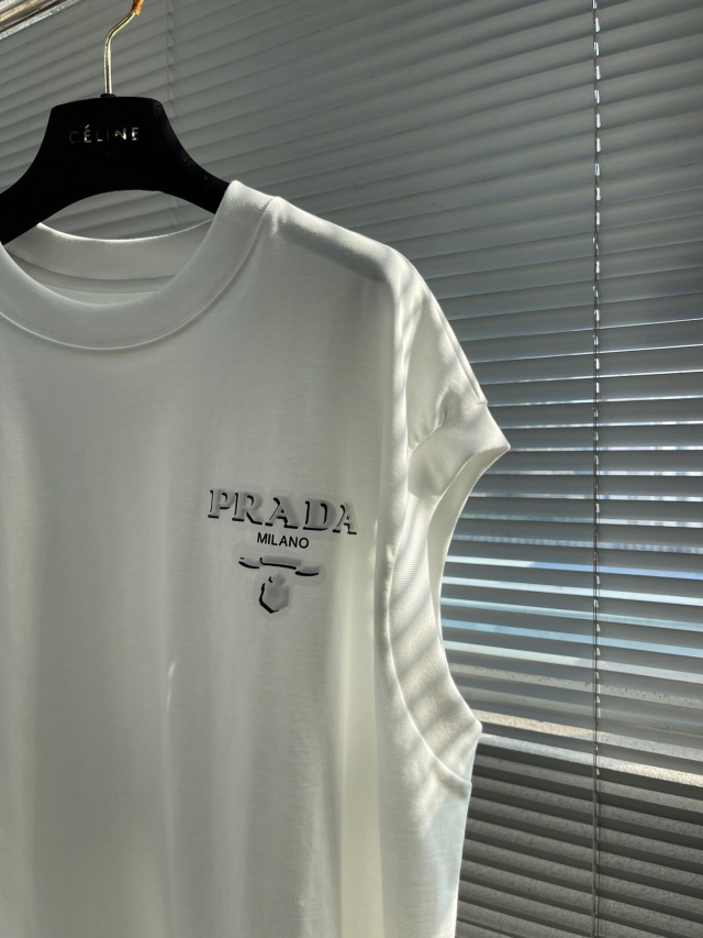 프라다 PRADA 남성 라운드 반팔 PD611