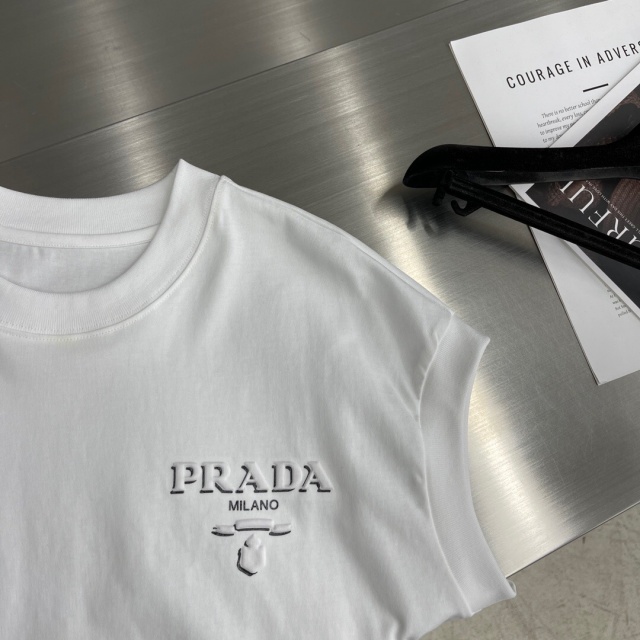 프라다 PRADA 남성 라운드 반팔 PD611