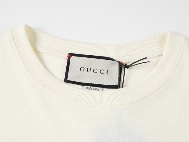 구찌 GUCCI 남성 라운드 반팔 GU6000