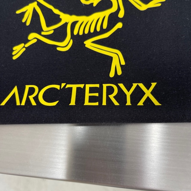 아크테릭스 ARCTERYX 남성 라운드반팔 AT082