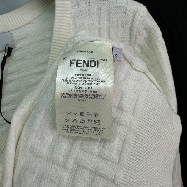 펜디 FENDI 여성 니트 가디건  F1220