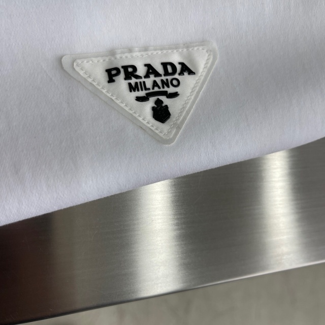 프라다 PRADA 남성 반팔 PD682