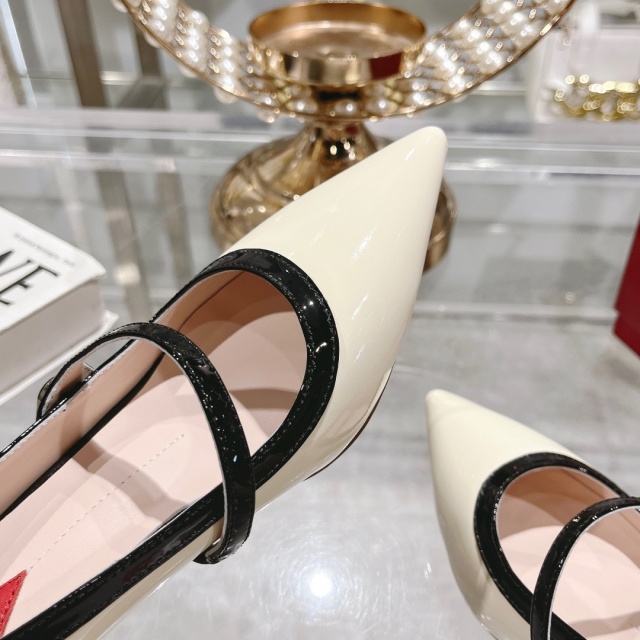 로저비비에 ROGER VIVIER 여성 플랫슈즈 RV182