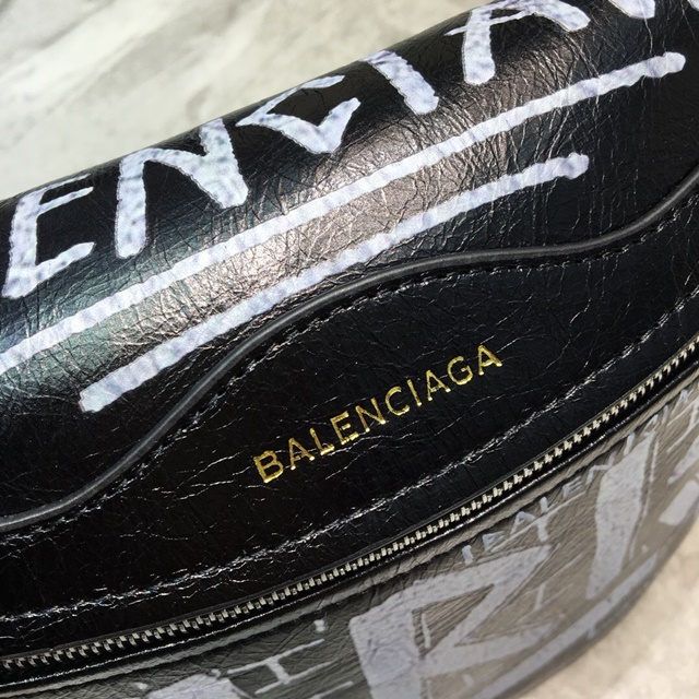 발렌시아가 Balenciaga 남여공용 벨트백  BC0234