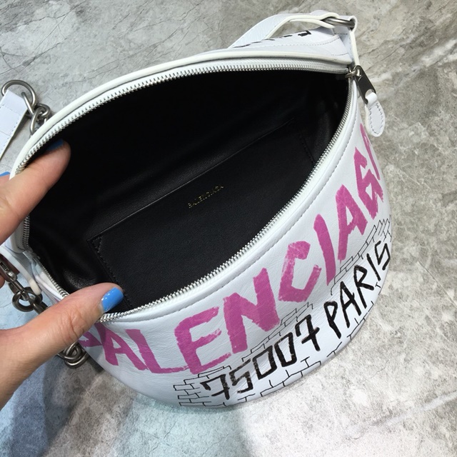 발렌시아가 Balenciaga 남여공용 벨트백  BC0235