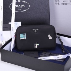 프라다 PRADA 여성 메탈 패치 파우치백 1NE021 PR0828