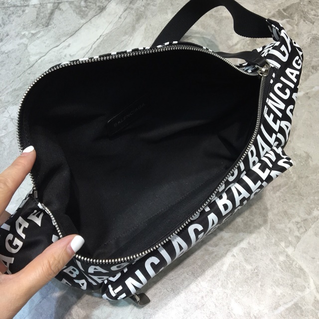 발렌시아가 Balenciaga 남여공용 벨트백  BC0270