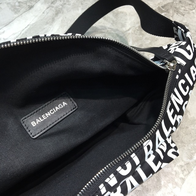 발렌시아가 Balenciaga 남여공용 벨트백  BC0270