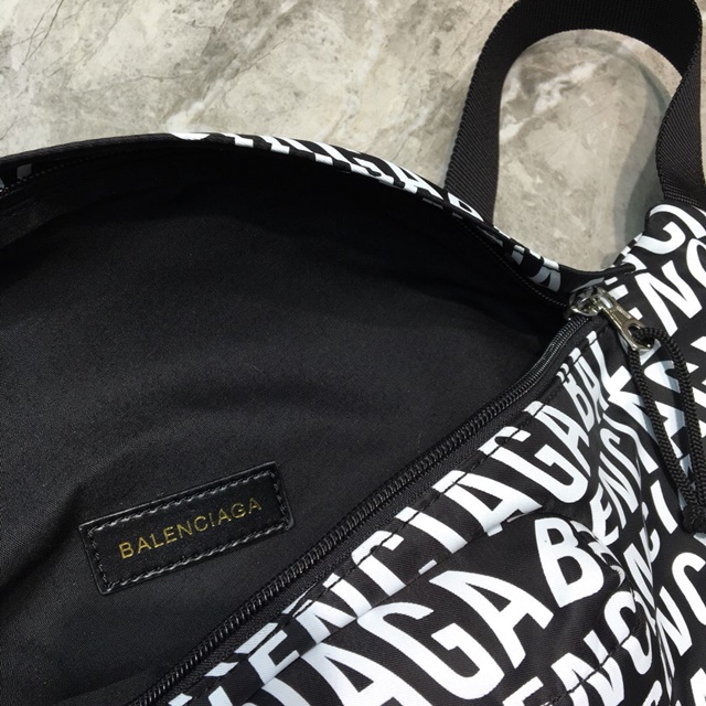 발렌시아가 Balenciaga 남여공용 벨트백  BC0272