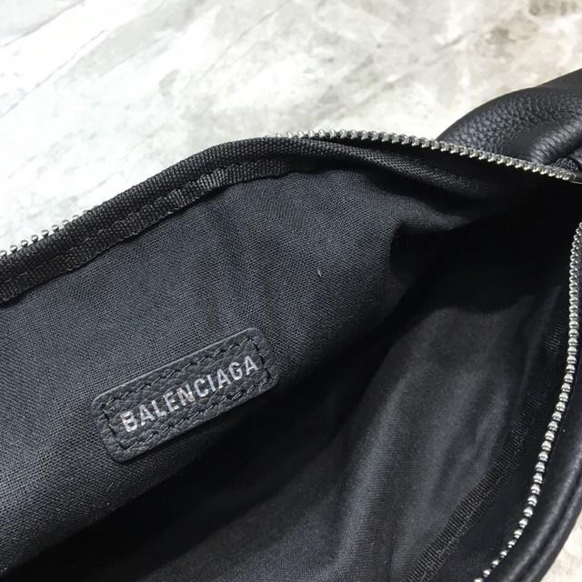 발렌시아가 Balenciaga 남여공용 벨트백  BC0273