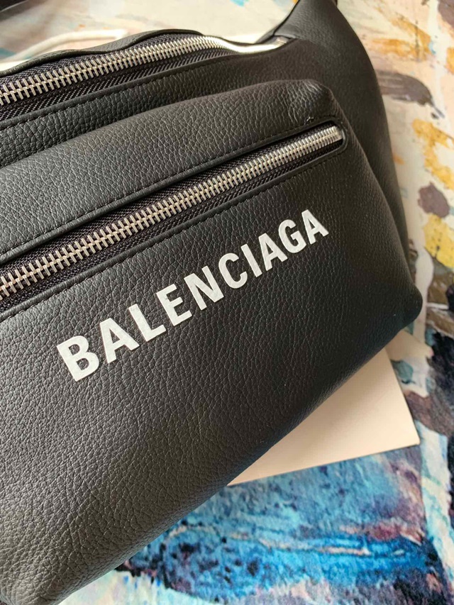 발렌시아가 Balenciaga 남여공용 벨트백  BC0275