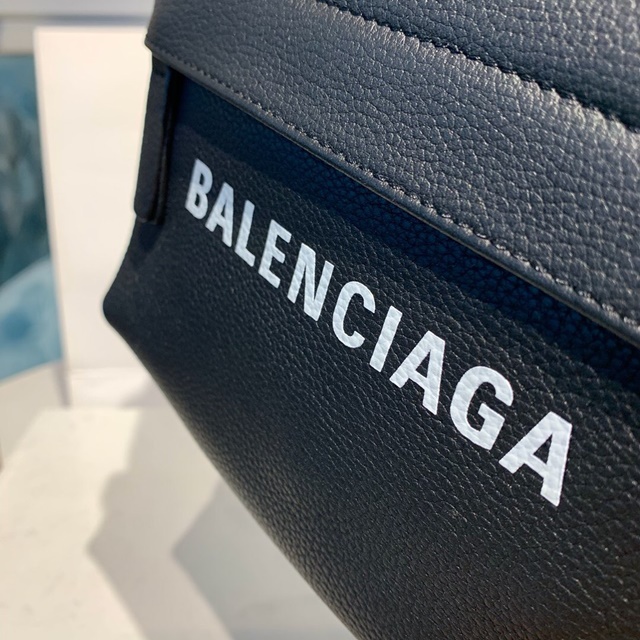 발렌시아가 Balenciaga 남여공용 벨트백  BC0281