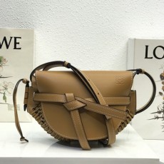 로에베 LOEWE 미니 게이트백 LW049