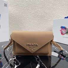 프라다 PRADA 1BP020 사피아노 플랩 크로스백 PR01134