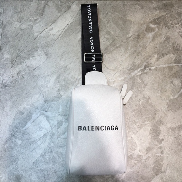 발렌시아가 Balenciaga 남여공용 벨트백 BC0348