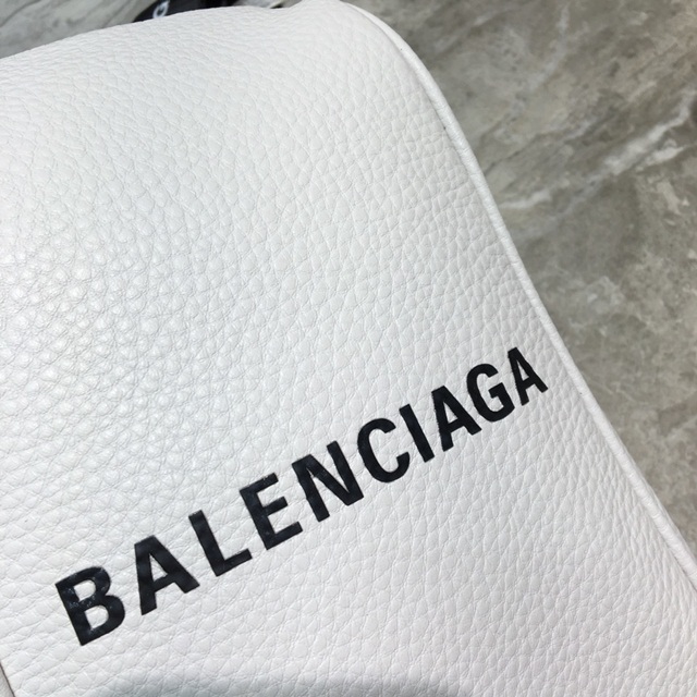 발렌시아가 Balenciaga 남여공용 벨트백 BC0348