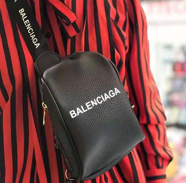 발렌시아가 Balenciaga 남여공용 벨트백 BC0347