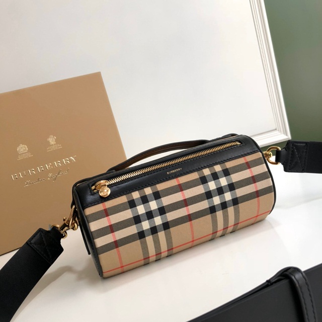 버버리 BURBERRY 배럴백 BB0690