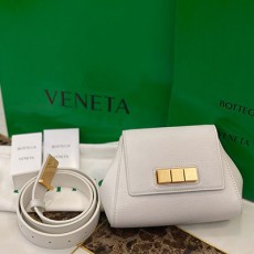 보테가 BOTTEGA VENETA 여성 벨트백 BO0515