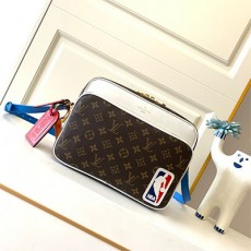 루이비통  LV +NBA 메신저백 M85143