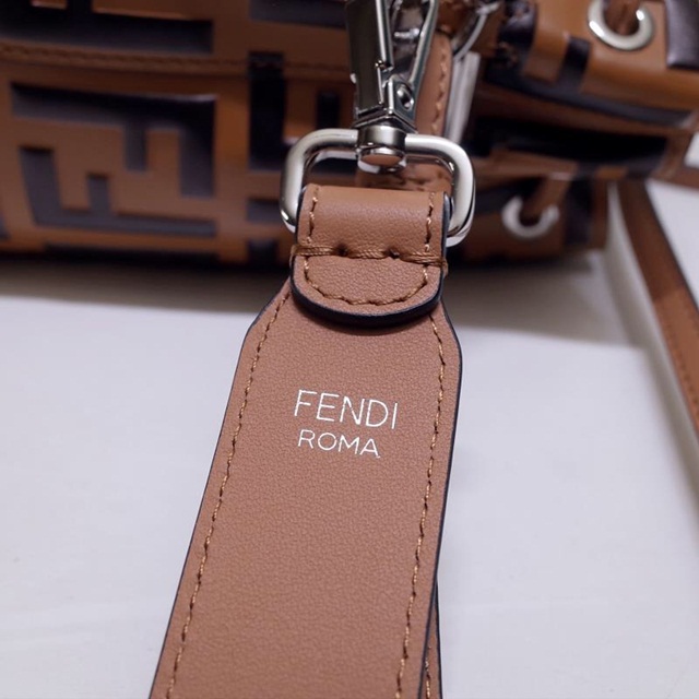 펜디 FENDI 몬트레조 버킷백 FD0606