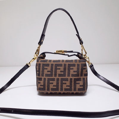 펜디 FENDI 숄더백 FD0686