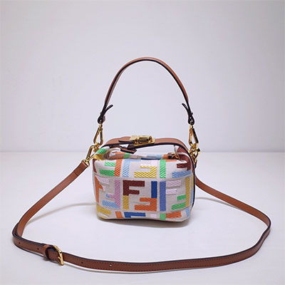 펜디 FENDI 숄더백 FD0688