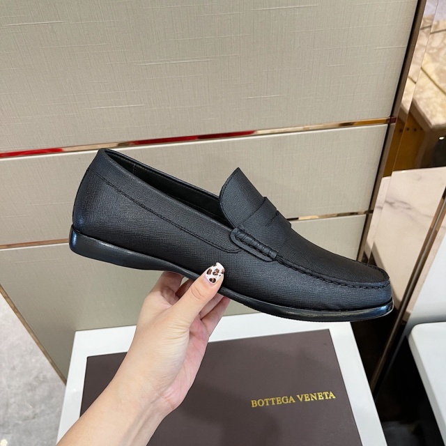 보테가 BOTTEGA VENETA 남성 가죽 로퍼 BV0524