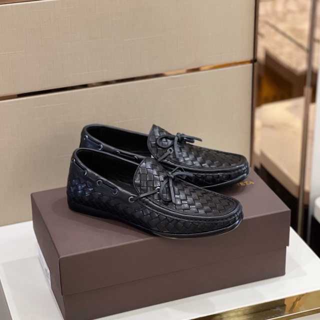 보테가 BOTTEGA VENETA 남성 가죽 로퍼 BV0526