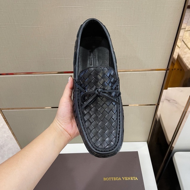 보테가 BOTTEGA VENETA 남성 가죽 로퍼 BV0526