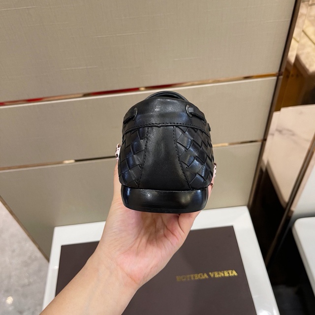 보테가 BOTTEGA VENETA 남성 가죽 로퍼 BV0526